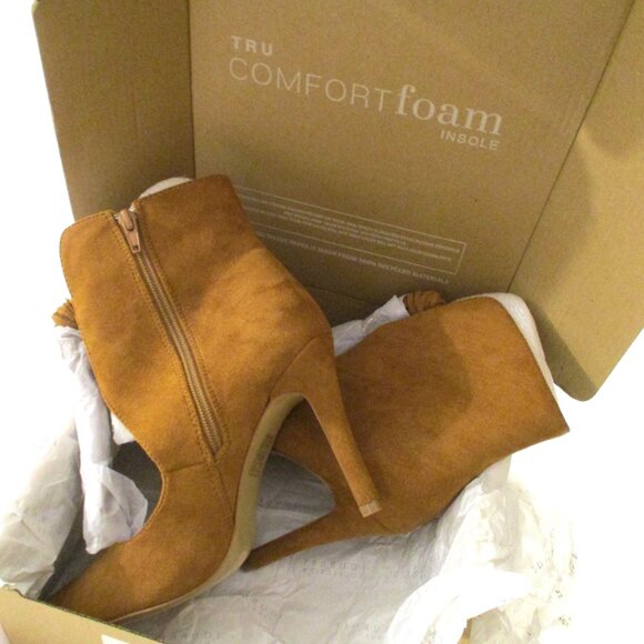 JOURNEE COLLECTION HIGH ANKLE BOOTIES – NWT 7.5 - Picture 6 of 15